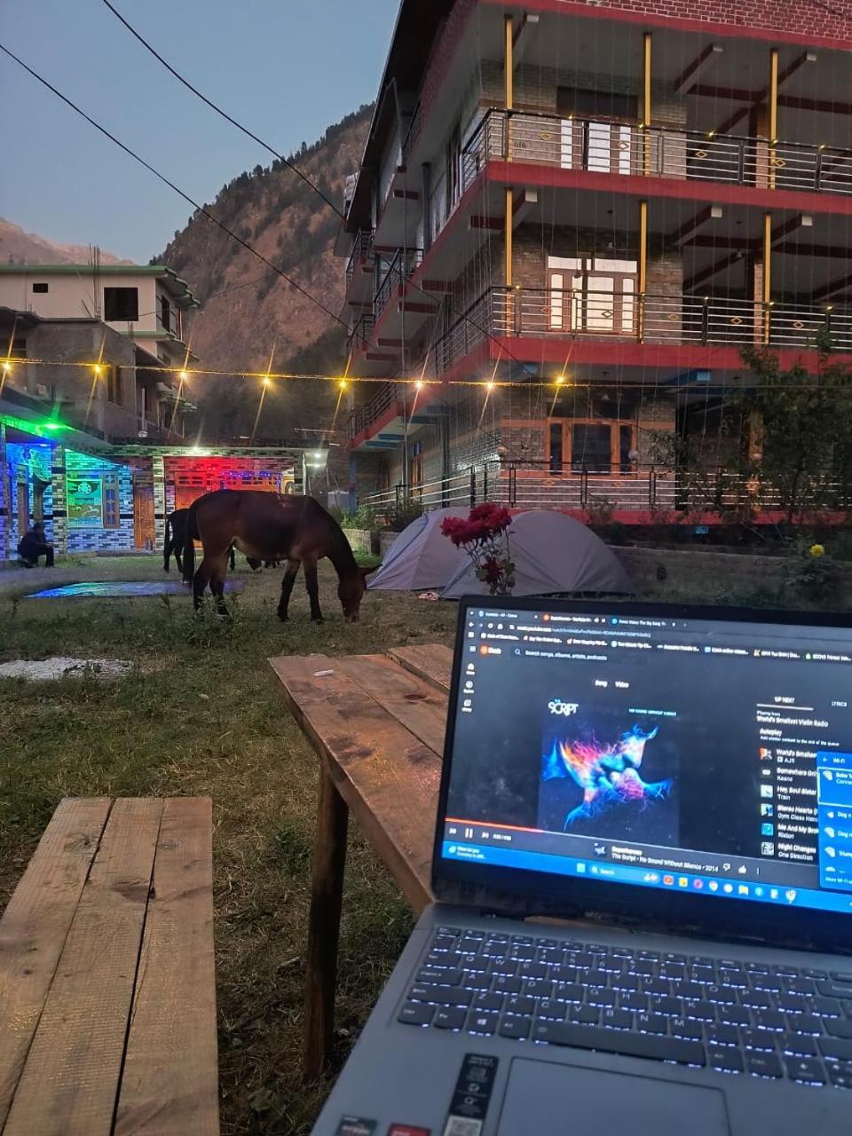 Dog N Hill Hotel Kasol Exterior photo